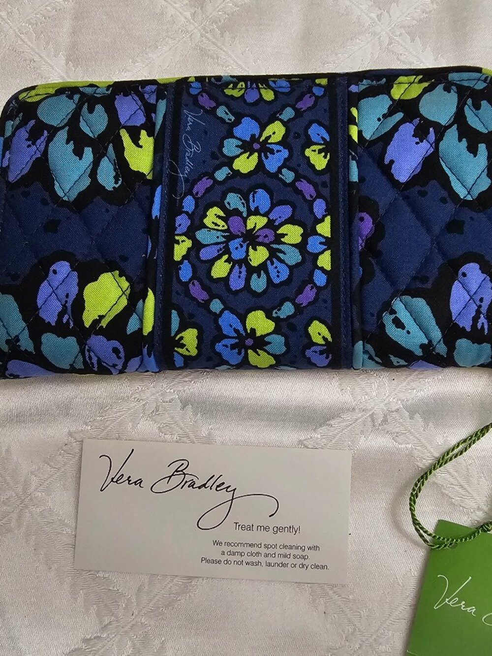 Vera Bradley NWT Accordion Wallet in Indigo Pop!